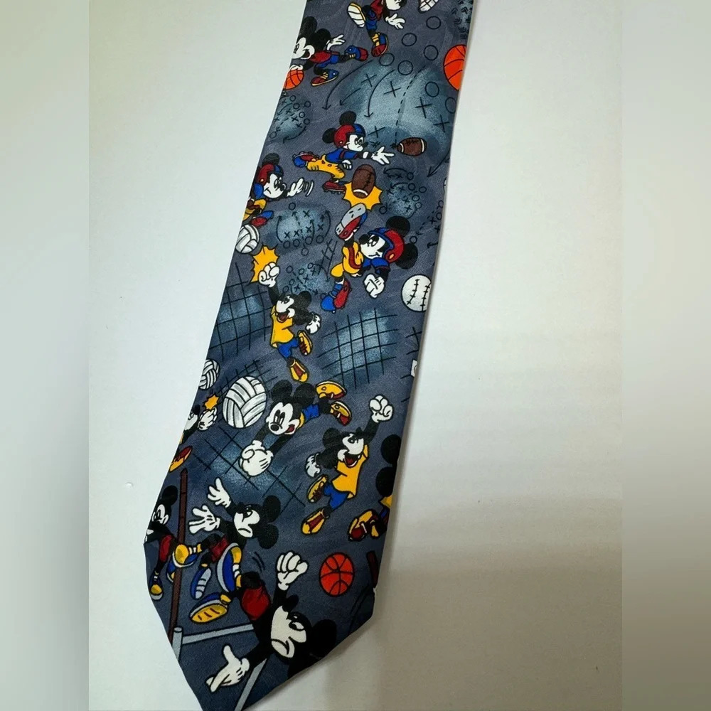 VINTAGE Disney Mickey Mouse Sports Men’s Tie - Picture 2 of 3